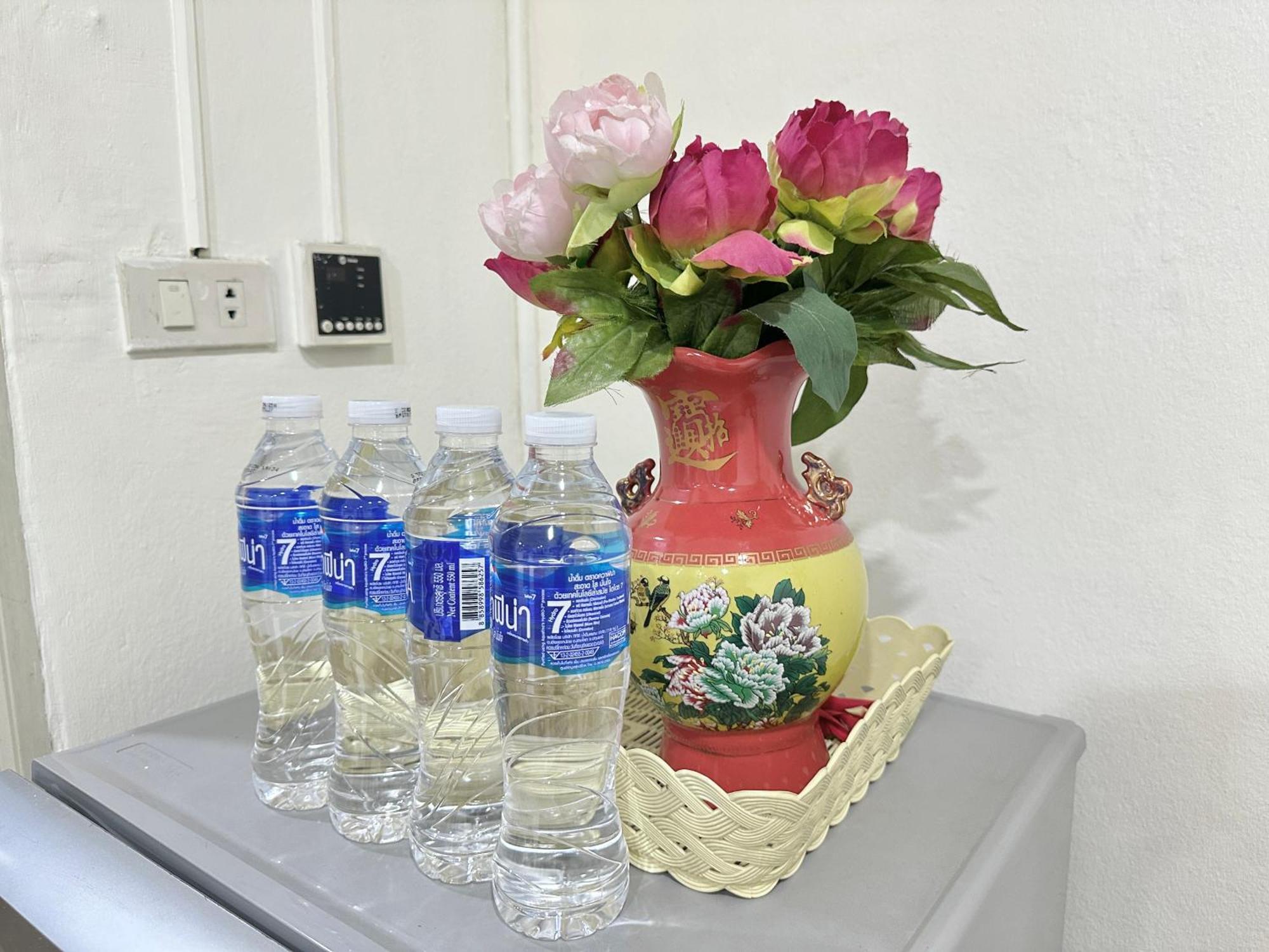 OYO 432 Longzhu Guesthouse Bangkok Ngoại thất bức ảnh