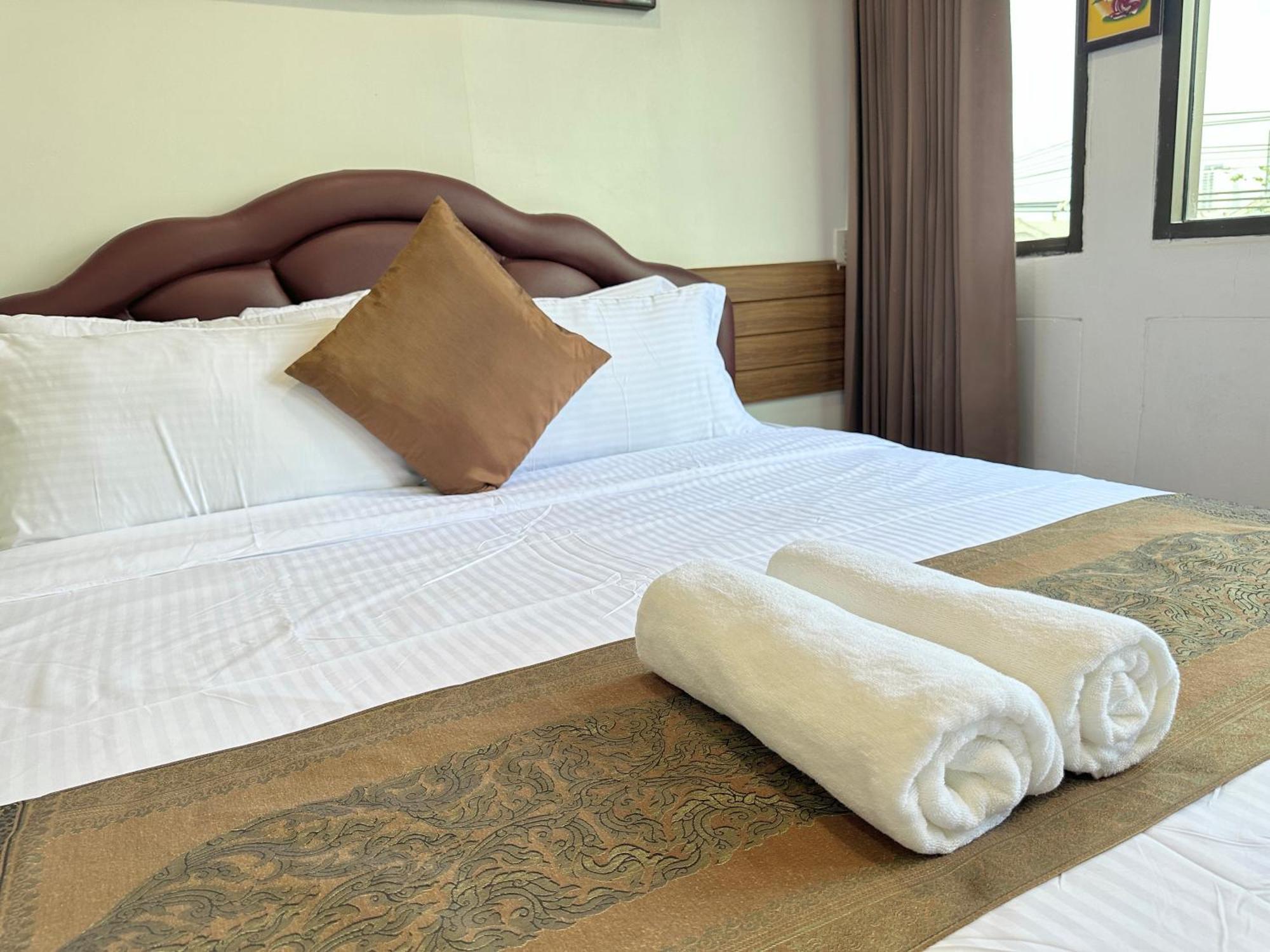OYO 432 Longzhu Guesthouse Bangkok Ngoại thất bức ảnh